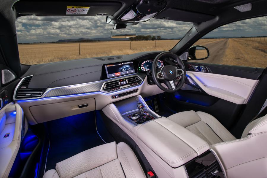 Торпедо BMW X6 M50i (G06) 2020 года  (AU) (фото 8 из 18)